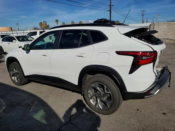 KL77LHE20RC172715 2024 CHEVROLET TRAX - Image 2