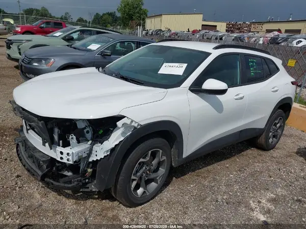 KL77LHE20RC206703 2024 CHEVROLET TRAX - Image 2
