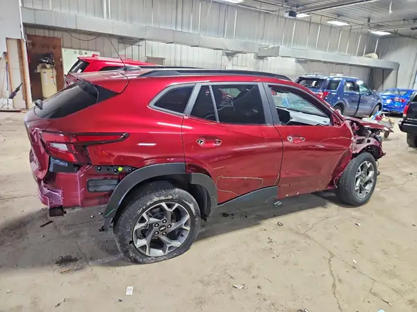 KL77LHE20RC237613 2024 CHEVROLET TRAX - Image 2