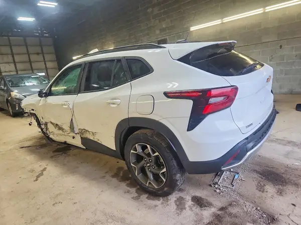 KL77LHE20RC239782 2024 CHEVROLET TRAX - Image 2