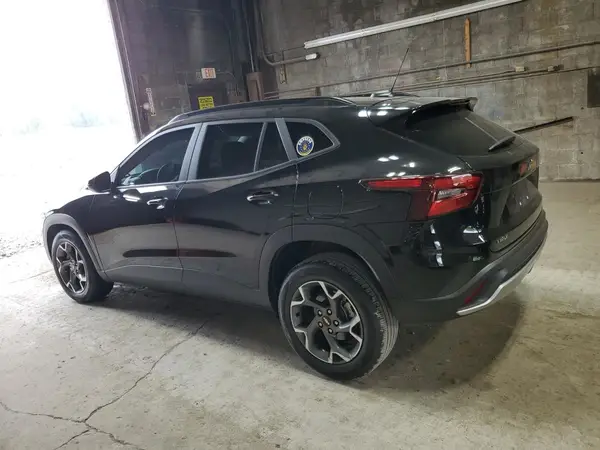 KL77LHE20RC239894 2024 CHEVROLET TRAX - Image 2