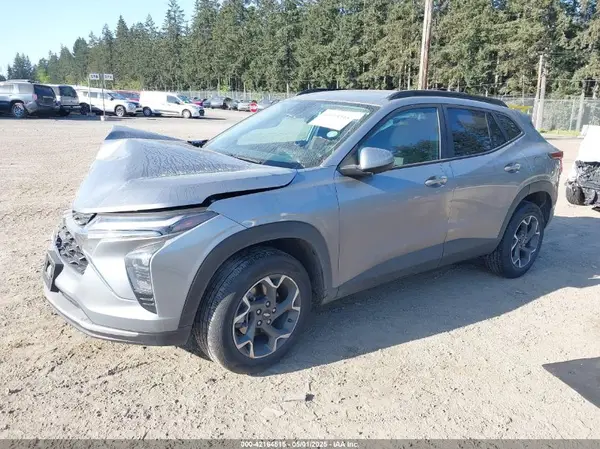KL77LHE20RC243606 2024 CHEVROLET TRAX - Image 2