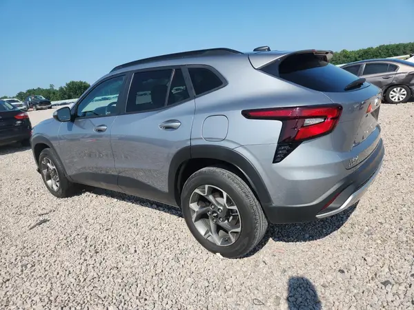 KL77LHE20RC244643 2024 CHEVROLET TRAX - Image 2