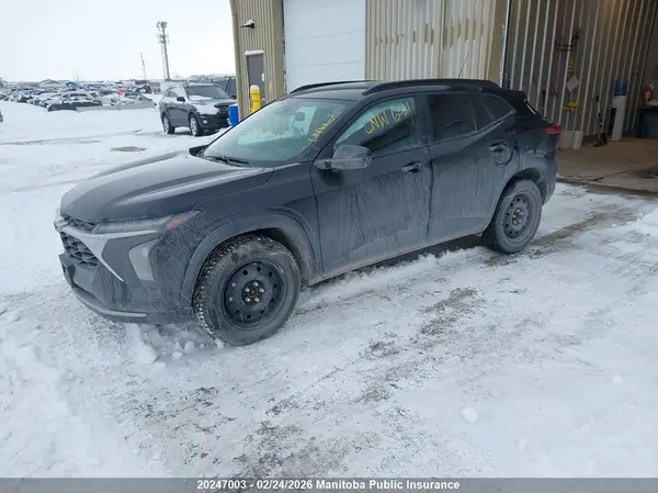 KL77LHE20SC063712 2025 CHEVROLET TRAX - Image 2
