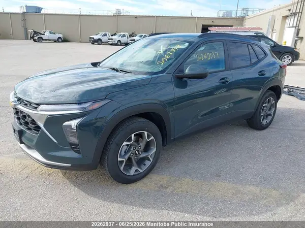 KL77LHE20SC279723 2025 CHEVROLET TRAX - Image 2