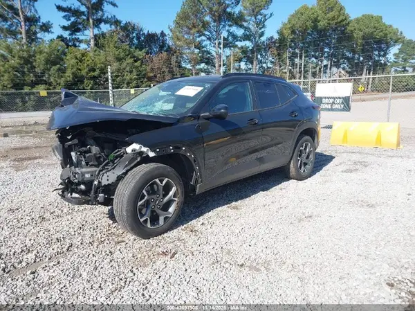 KL77LHE21RC010186 2024 CHEVROLET TRAX - Image 2
