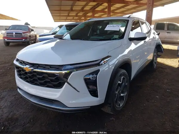 KL77LHE21RC011239 2024 CHEVROLET TRAX - Image 2
