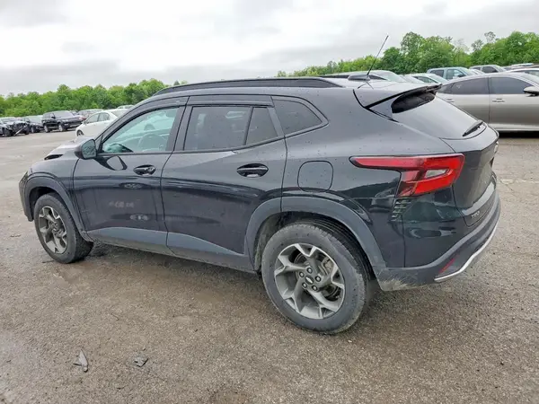 KL77LHE21RC012438 2024 CHEVROLET TRAX - Image 2