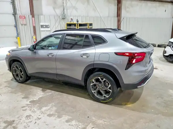 KL77LHE21RC053278 2024 CHEVROLET TRAX - Image 2