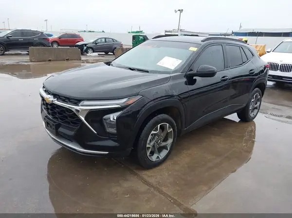 KL77LHE21RC072963 2024 CHEVROLET TRAX - Image 2