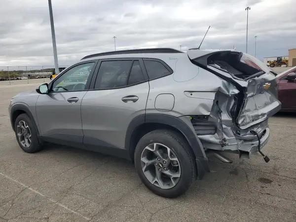KL77LHE21RC073322 2024 CHEVROLET TRAX - Image 2