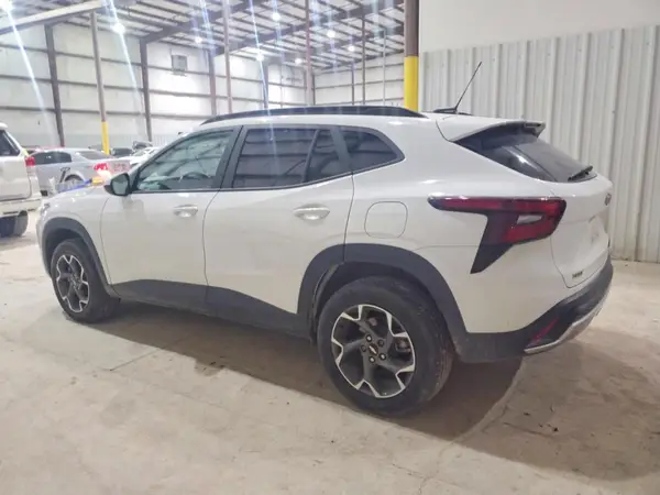 KL77LHE21RC102060 2024 CHEVROLET TRAX - Image 2