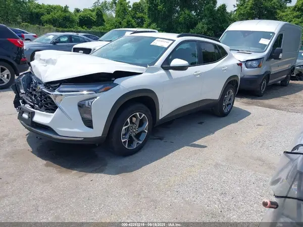 KL77LHE21RC119845 2024 CHEVROLET TRAX - Image 2