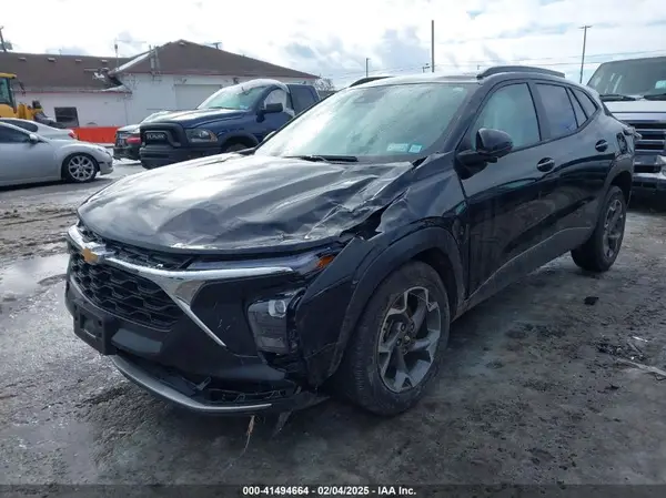 KL77LHE21RC122762 2024 CHEVROLET TRAX - Image 2