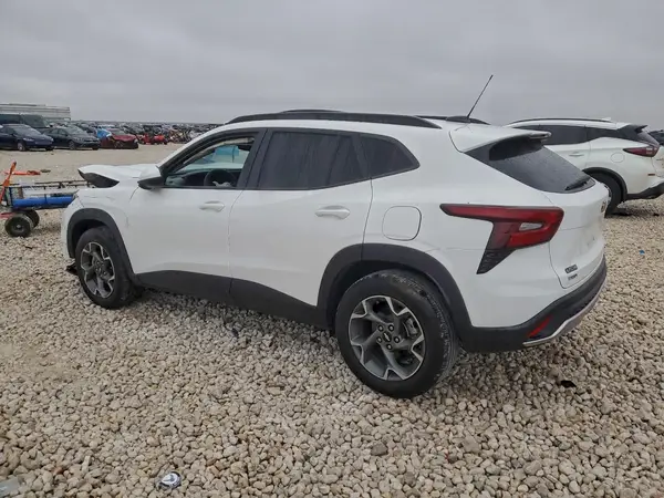 KL77LHE21RC126763 2024 CHEVROLET TRAX - Image 2
