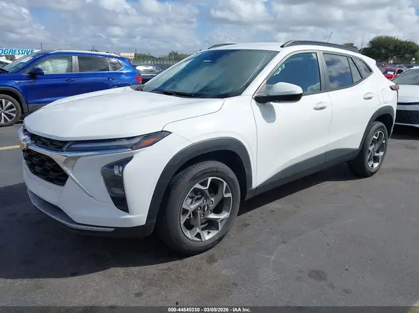 KL77LHE21RC134636 2024 CHEVROLET TRAX - Image 2
