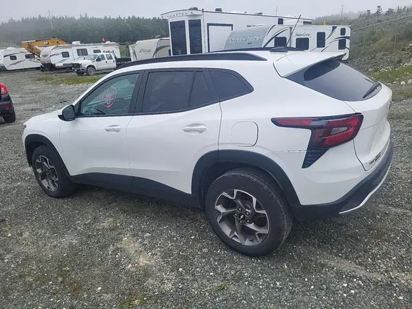 KL77LHE21RC138833 2024 CHEVROLET TRAX - Image 2