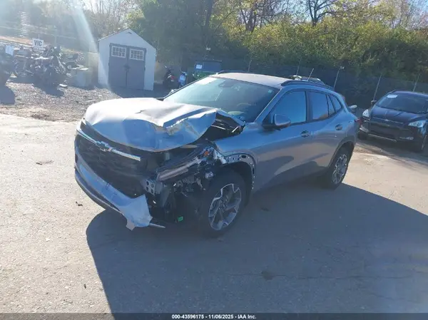 KL77LHE21RC167801 2024 CHEVROLET TRAX - Image 2