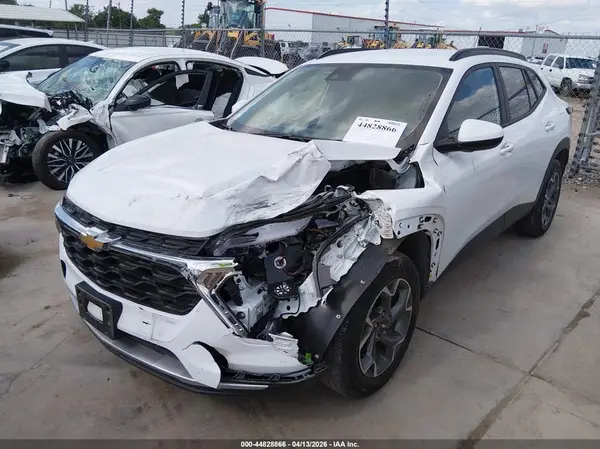 KL77LHE21RC174909 2024 CHEVROLET TRAX - Image 2