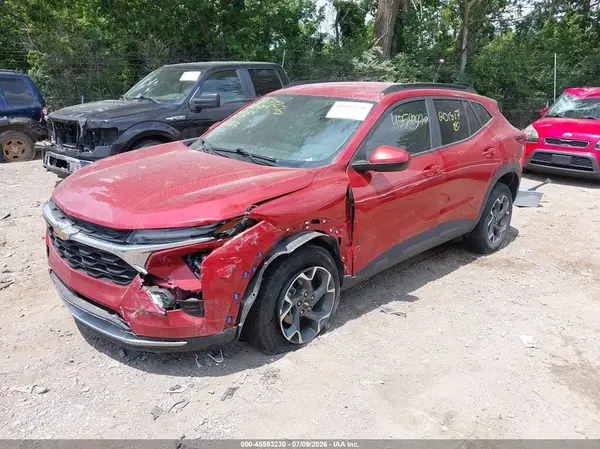 KL77LHE21RC201817 2024 CHEVROLET TRAX - Image 2