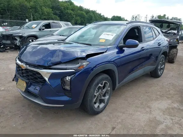 KL77LHE21RC215927 2024 CHEVROLET TRAX - Image 2