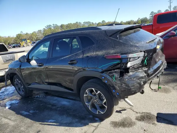 KL77LHE21RC232890 2024 CHEVROLET TRAX - Image 2