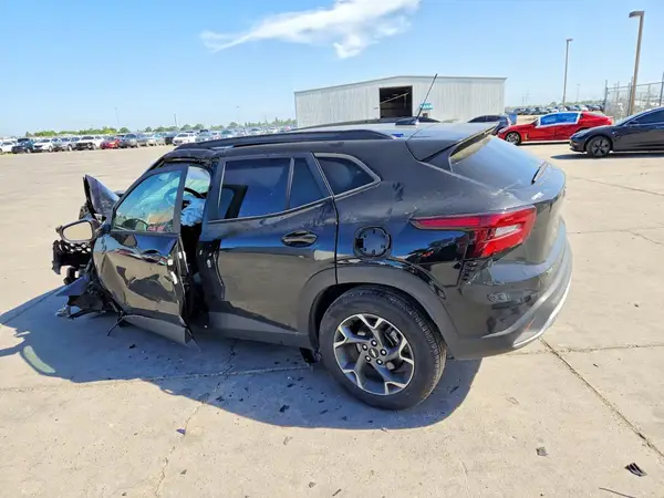 KL77LHE21RC235420 2024 CHEVROLET TRAX - Image 2
