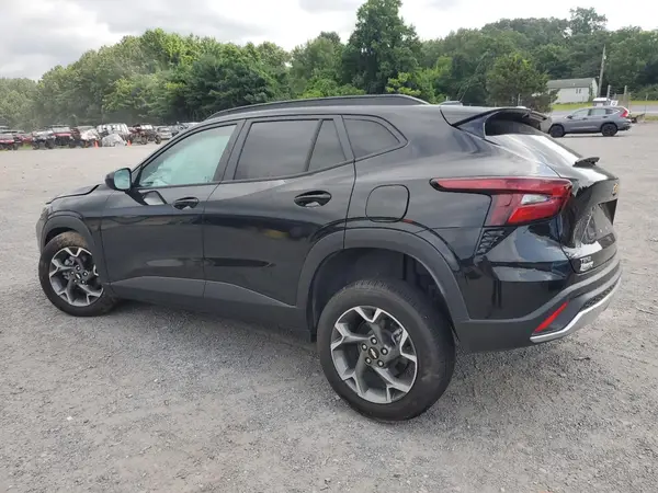 KL77LHE21RC239158 2024 CHEVROLET TRAX - Image 2
