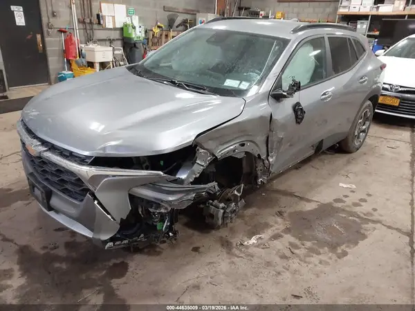 KL77LHE21RC239628 2024 CHEVROLET TRAX - Image 2