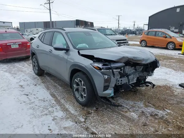 KL77LHE21SC141074 2025 CHEVROLET TRAX - Image 1