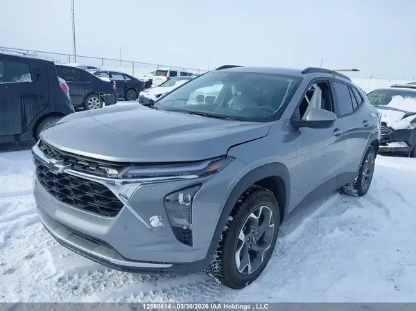 KL77LHE21SC177461 2025 CHEVROLET TRAX - Image 2