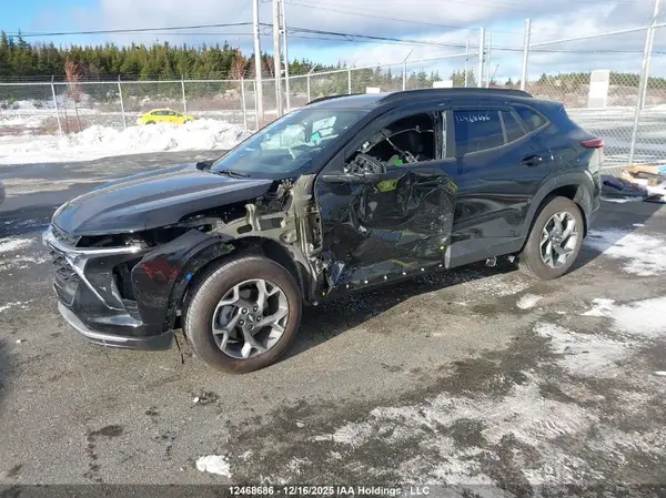 KL77LHE21SC309280 2025 CHEVROLET TRAX - Image 2