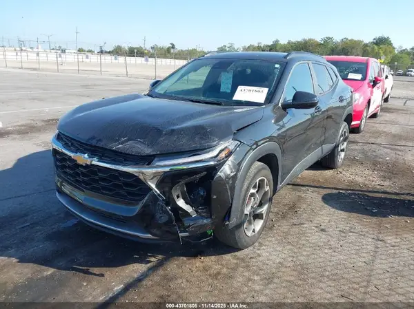 KL77LHE22RC001870 2024 CHEVROLET TRAX - Image 2