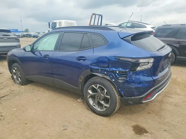 KL77LHE22RC011301 2024 CHEVROLET TRAX - Image 2