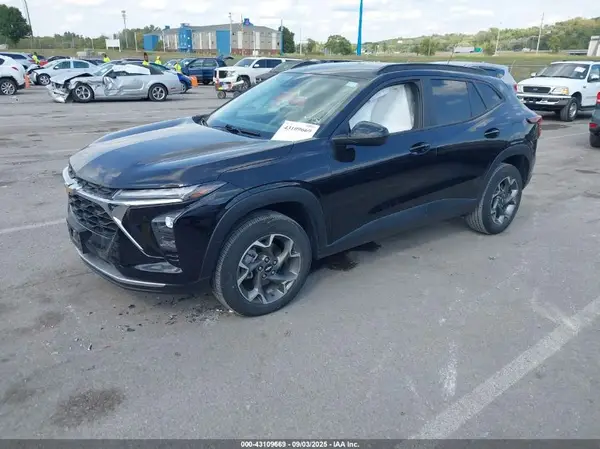 KL77LHE22RC013615 2024 CHEVROLET TRAX - Image 2