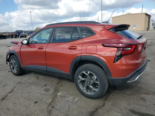 KL77LHE22RC022766 2024 CHEVROLET TRAX - Image 2