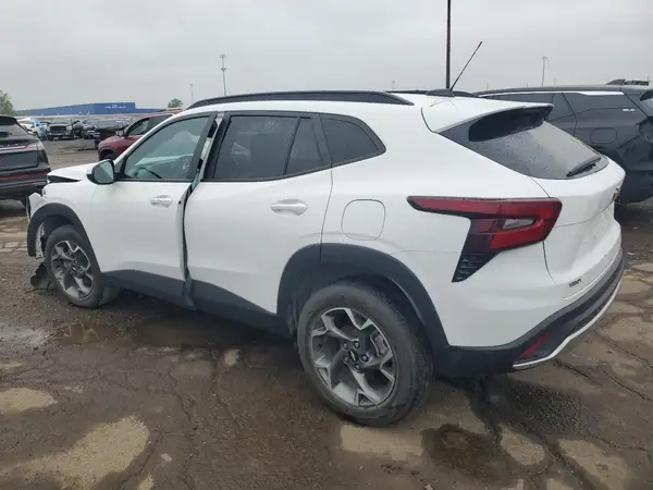KL77LHE22RC026588 2024 CHEVROLET TRAX - Image 2