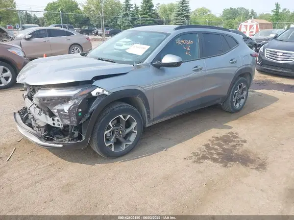 KL77LHE22RC036294 2024 CHEVROLET TRAX - Image 2