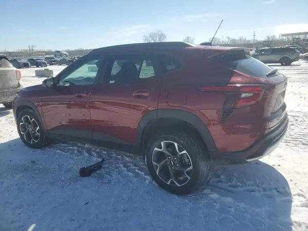 KL77LHE22RC045142 2024 CHEVROLET TRAX - Image 2