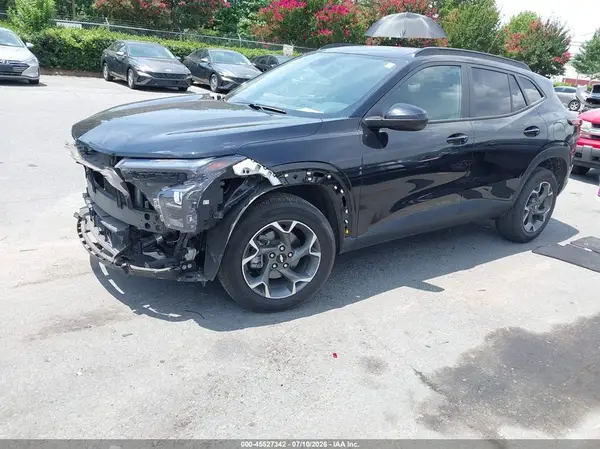 KL77LHE22RC051068 2024 CHEVROLET TRAX - Image 2