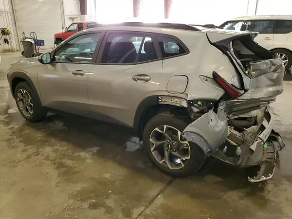 KL77LHE22RC060336 2024 CHEVROLET TRAX - Image 2
