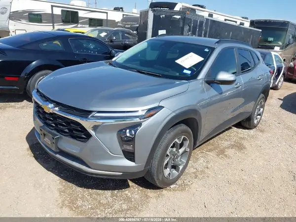 KL77LHE22RC064418 2024 CHEVROLET TRAX - Image 2