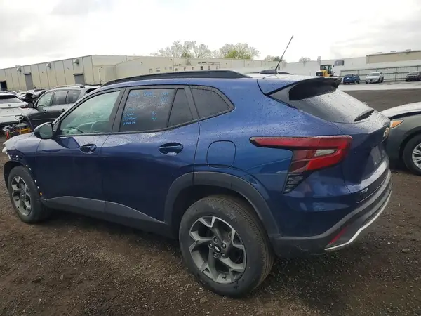 KL77LHE22RC066489 2024 CHEVROLET TRAX - Image 2
