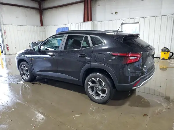 KL77LHE22RC072129 2024 CHEVROLET TRAX - Image 2