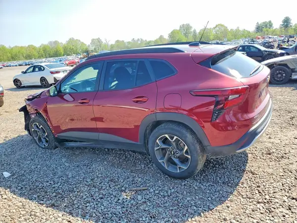 KL77LHE22RC090405 2024 CHEVROLET TRAX - Image 2