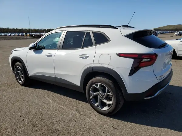 KL77LHE22RC114251 2024 CHEVROLET TRAX - Image 2