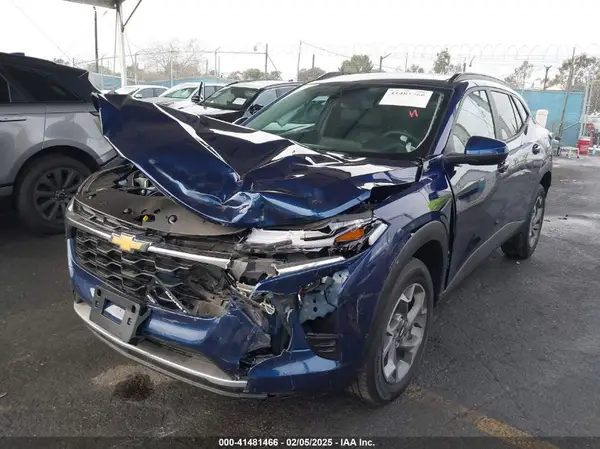 KL77LHE22RC120146 2024 CHEVROLET TRAX - Image 2