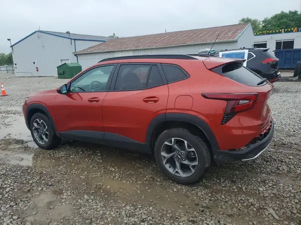 KL77LHE22RC120969 2024 CHEVROLET TRAX - Image 2
