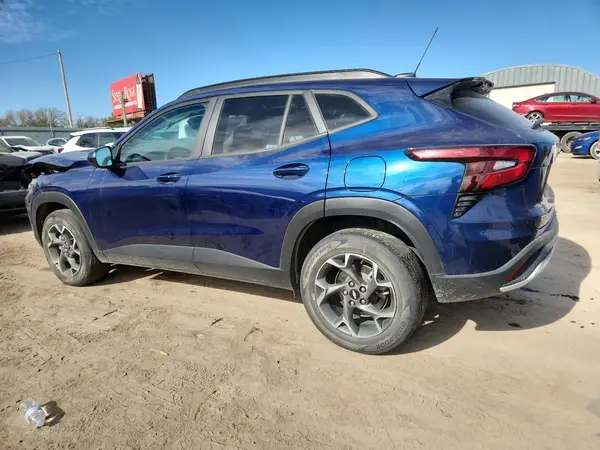 KL77LHE22RC132247 2024 CHEVROLET TRAX - Image 2