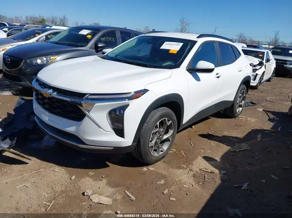KL77LHE22RC144088 2024 CHEVROLET TRAX - Image 2